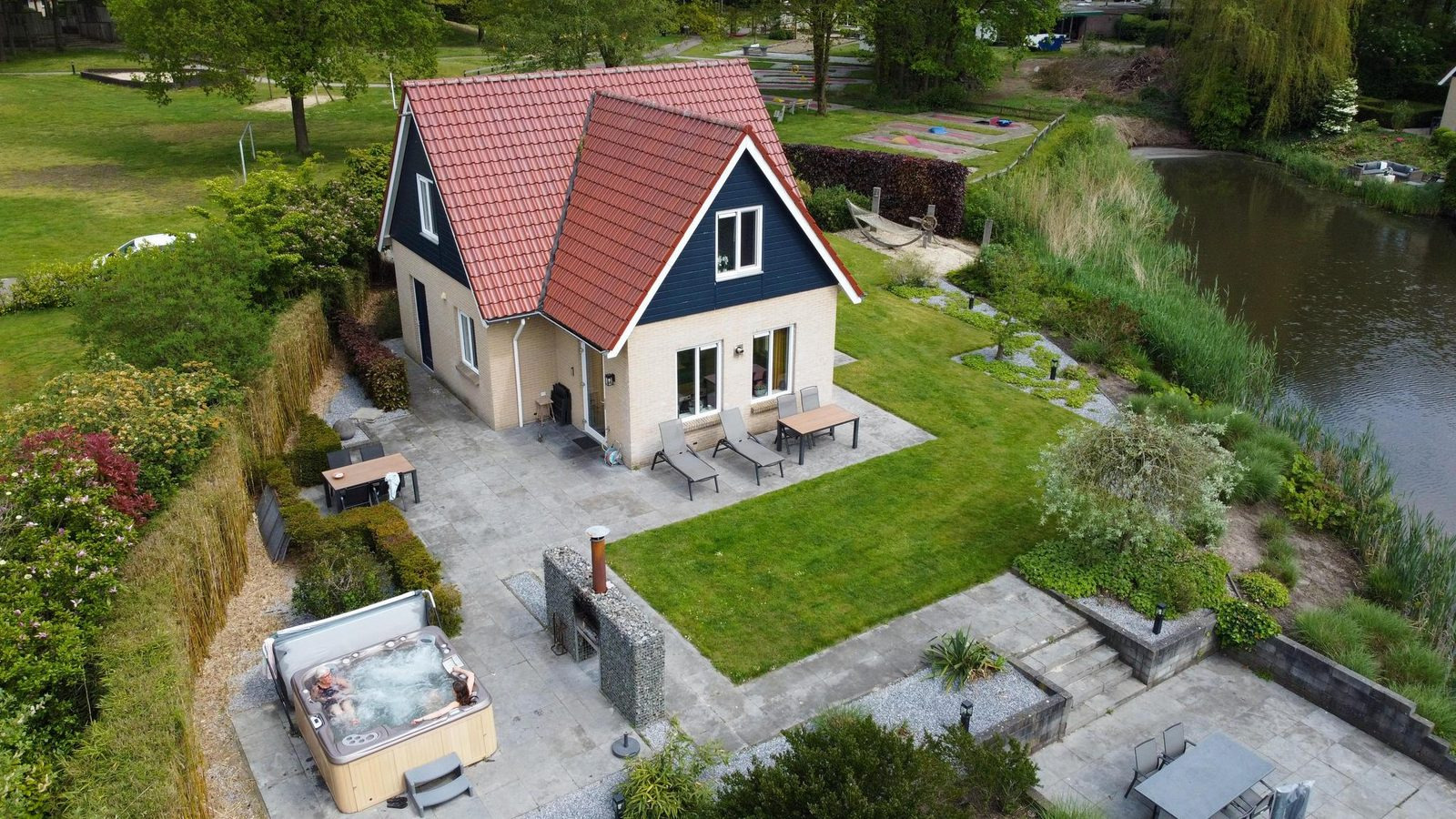 Heerlijk 8 persoons vakantiehuis in Westerbork met sauna en bubbelbad.