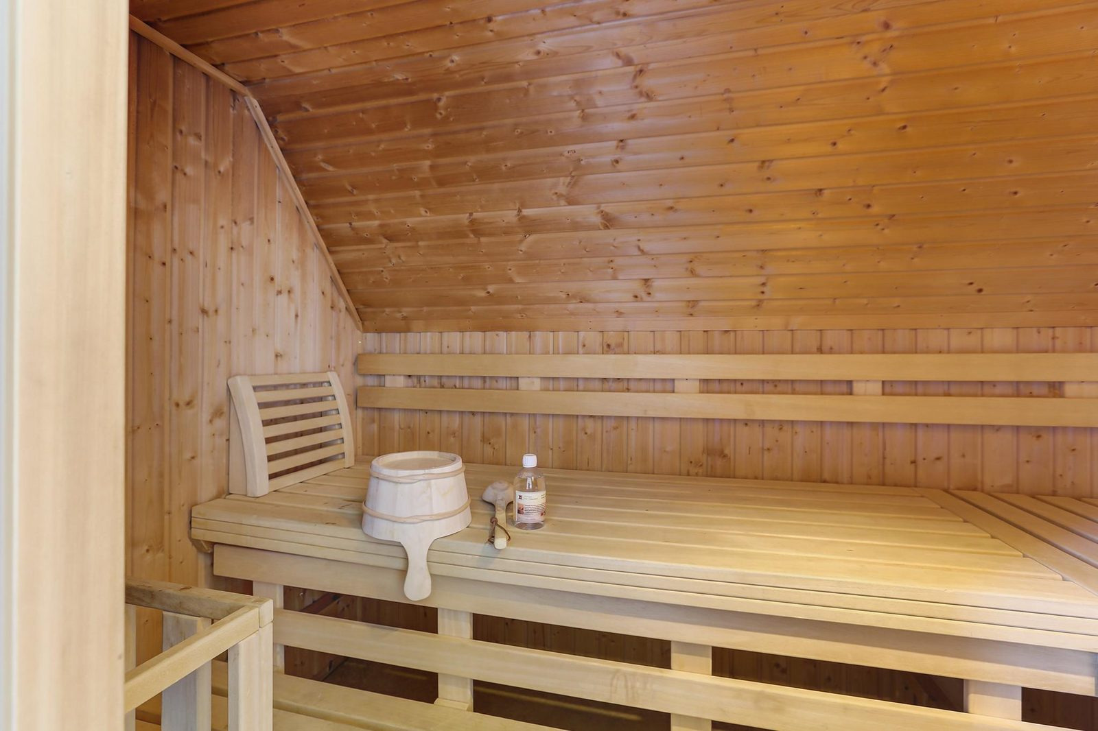 heerlijk-8-persoons-vakantiehuis-in-westerbork-met-sauna-en-bubbelbad