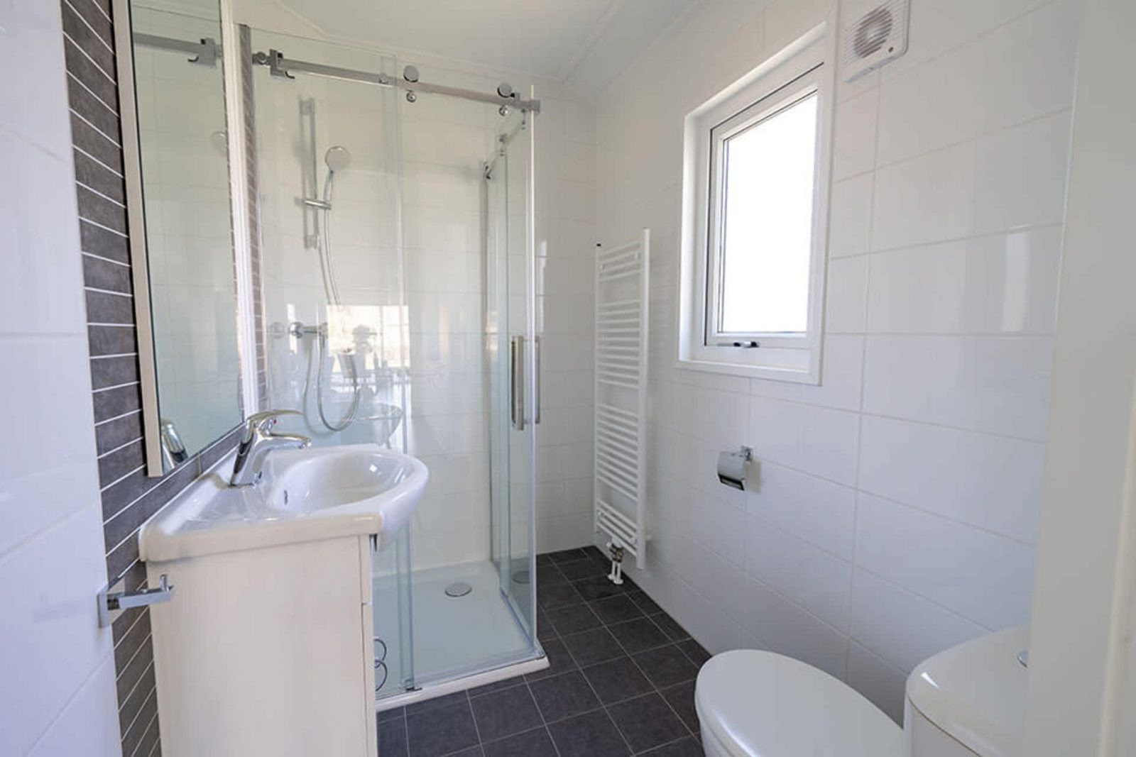 comfortabel-4-persoons-chalet-op-een-vakantiepark-aan-het-veluwemeer
