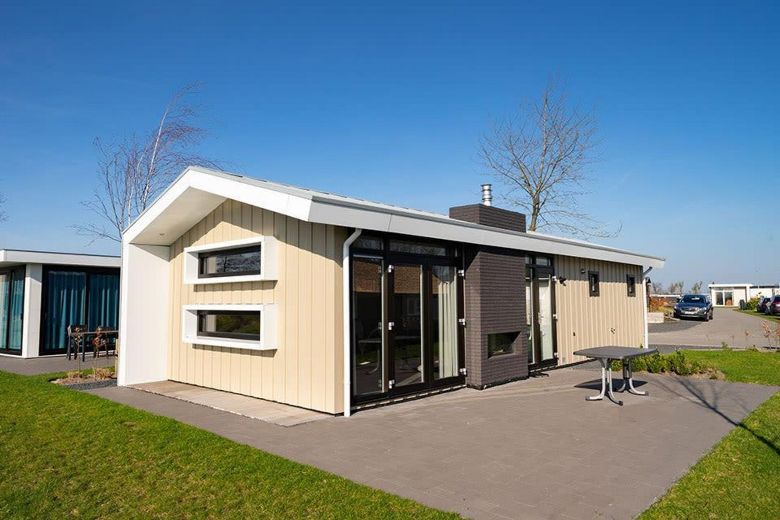 comfortabel-4-persoons-chalet-op-een-vakantiepark-aan-het-veluwemeer