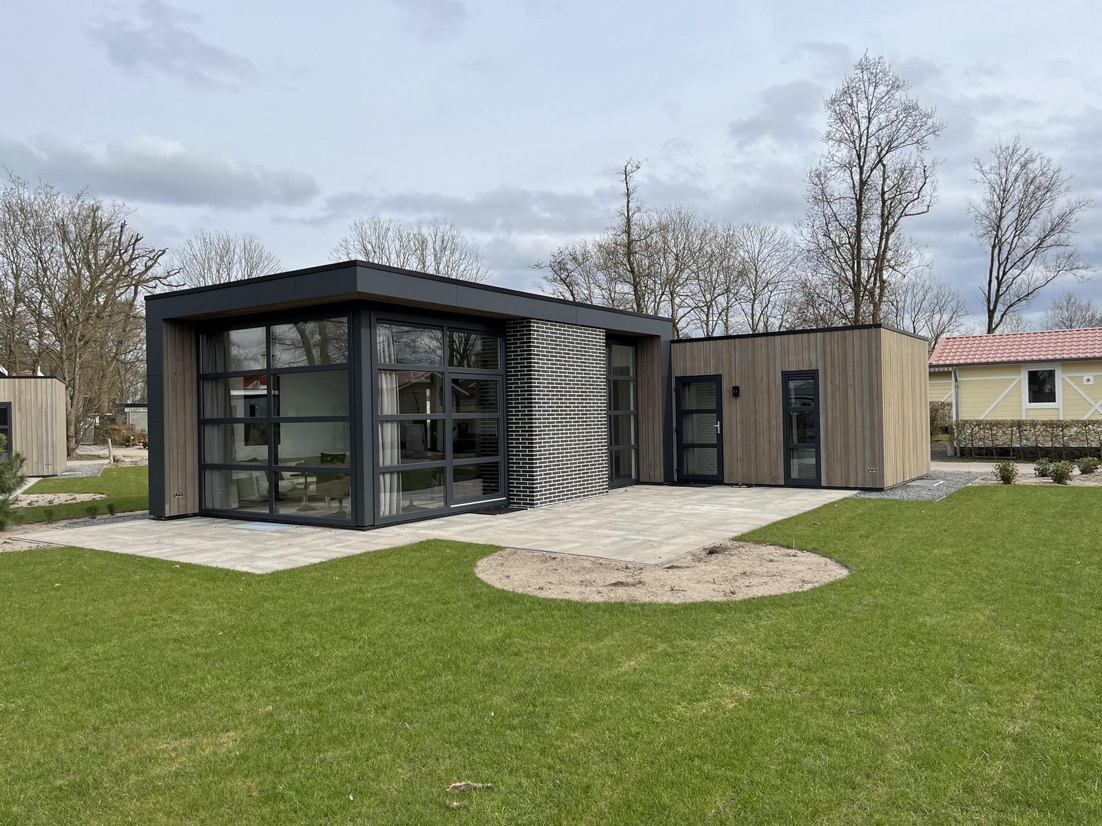 comfortabel-6-persoons-chalet-op-een-vakantiepark-aan-het-veluwemeer