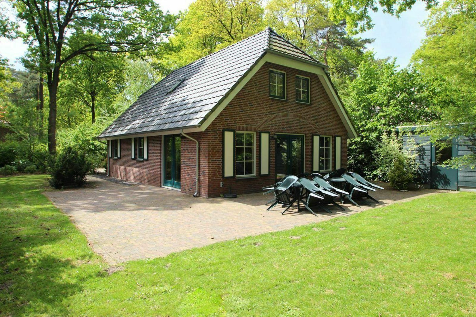 10-persoons-landhuis-met-sauna-op-een-vakantiepark-in-drenthe