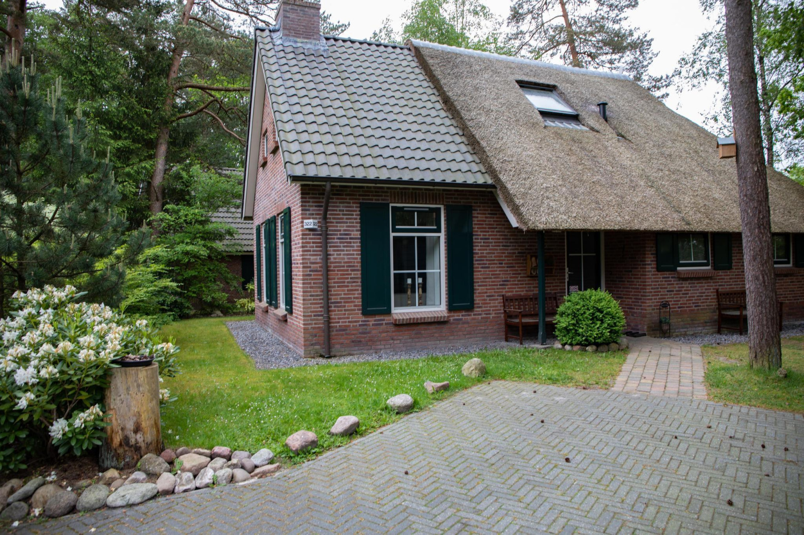 Vrijstaande 8-persoons bungalow met bedstee op een vakantiepark in Drenthe