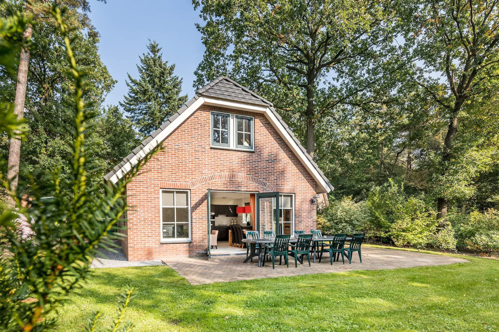 Vrijstaande 8-persoons bungalow op een vakantiepark in Drenthe