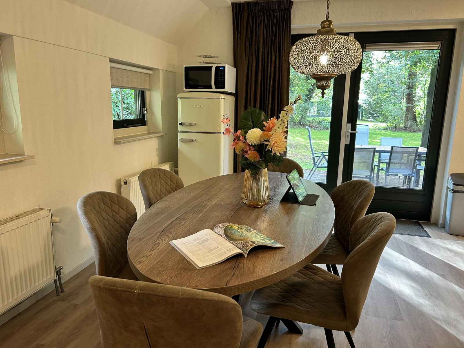 vrijstaande-4-2-vakantiehuis-met-bedstee-ideaal-voor-gezinnen-op-een-vakantiepark