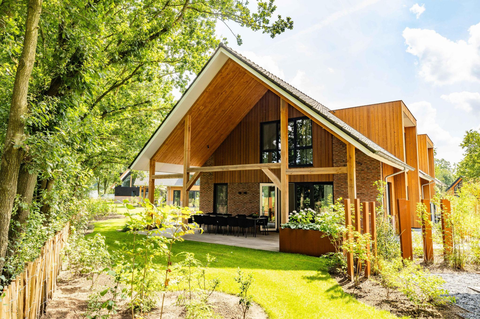 rolstoelvriendelijke-villa-voor-12-personen-met-binnenzwembad-en-wellness-op-de-veluwe