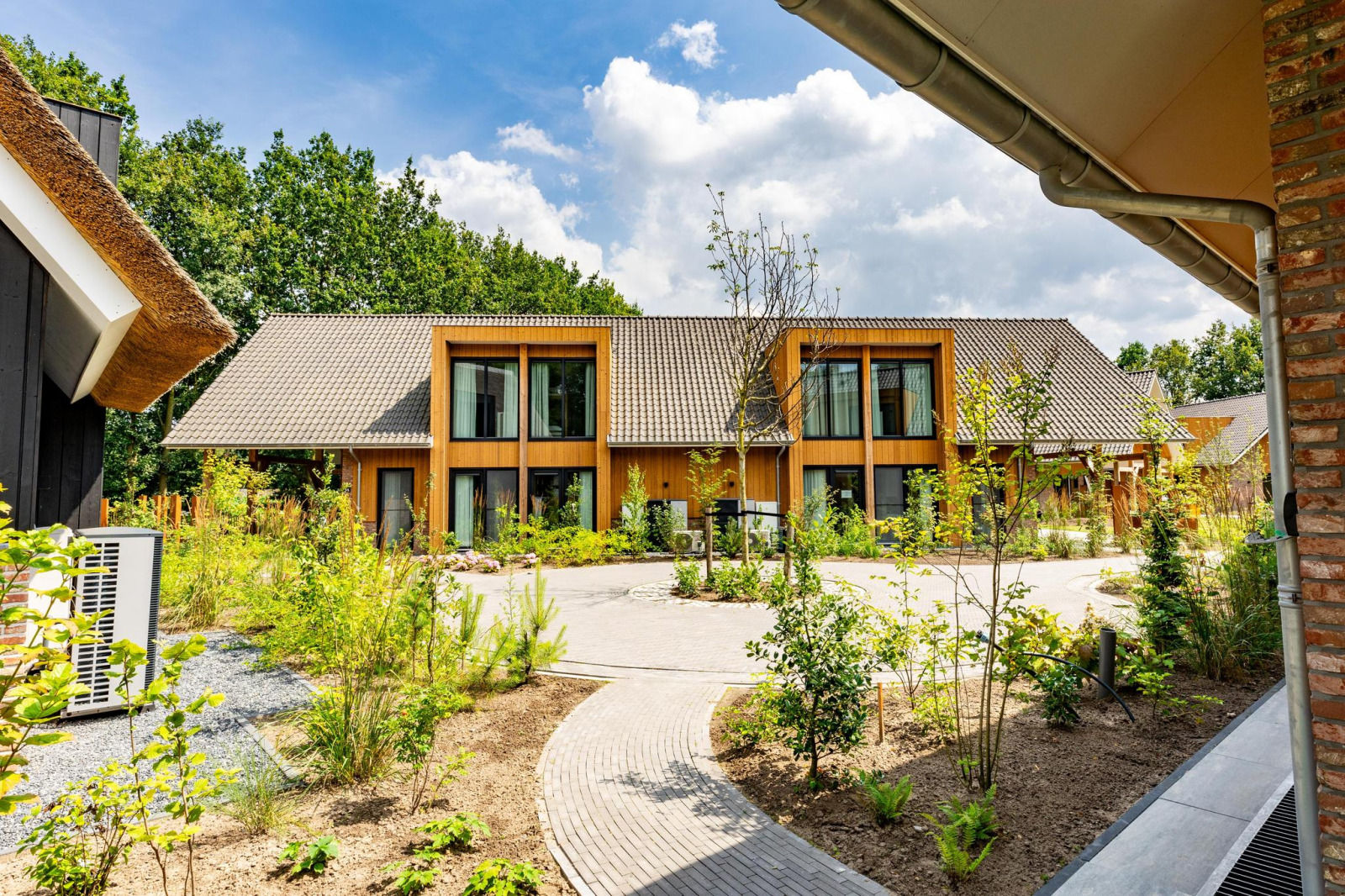 2-geschakelde-rolstoelvriendelijke-villas-voor-24-personen-met-privezwembad-op-de-veluwe
