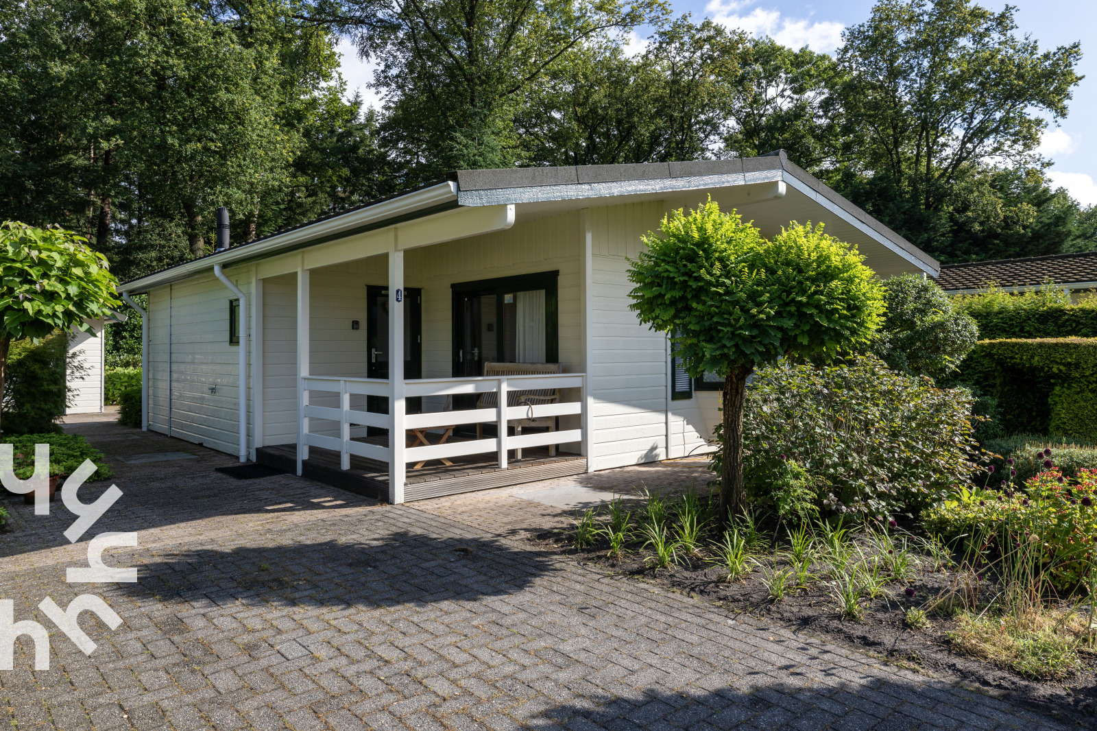 comfortabel-4-persoons-chalet-omgeven-door-groen-in-doldersum-nabij-het-drents-friese-wold