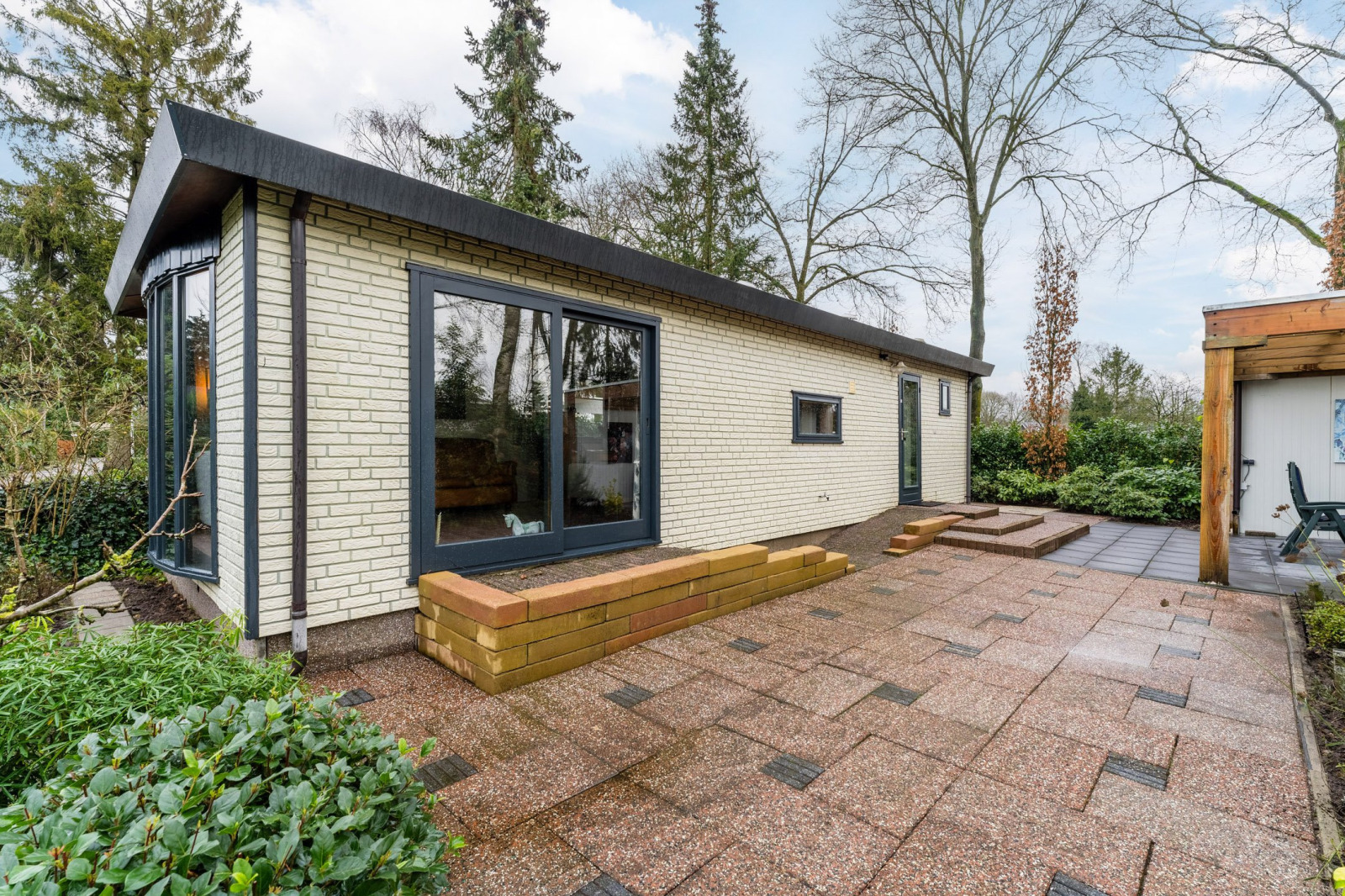 Comfortabel 4 persoons chalet met fietsenschuurtje op d