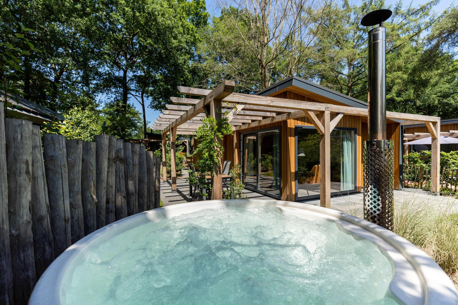 5 persoon luxe Lodge met Hottub op een vakantiepark in