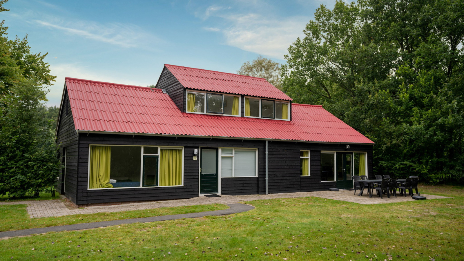 Ruime bungalow met gashaard voor 12 personen op waterrijk vakantiepark in Drenthe — groepsaccommodatie in Midlaren