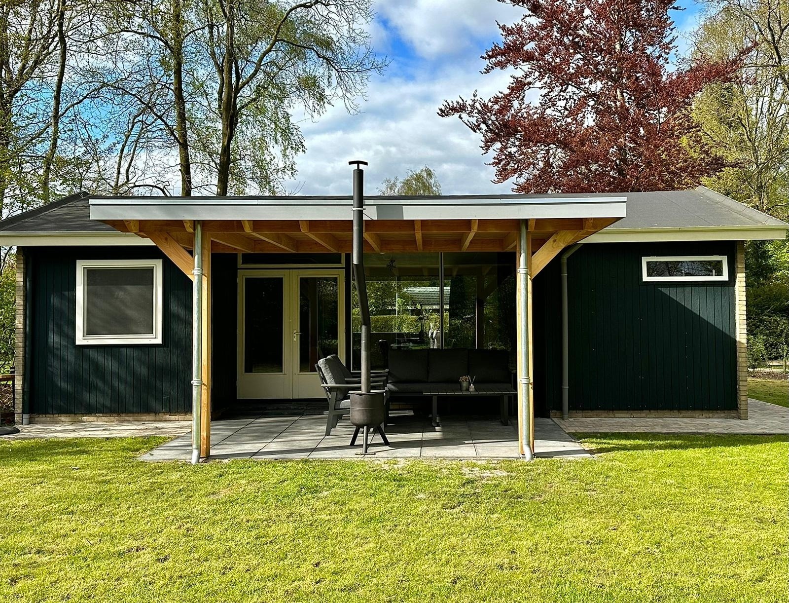 Vrijstaande 4-persoons bungalow met grote tuin en overdekt terras in Pesse, Drenthe