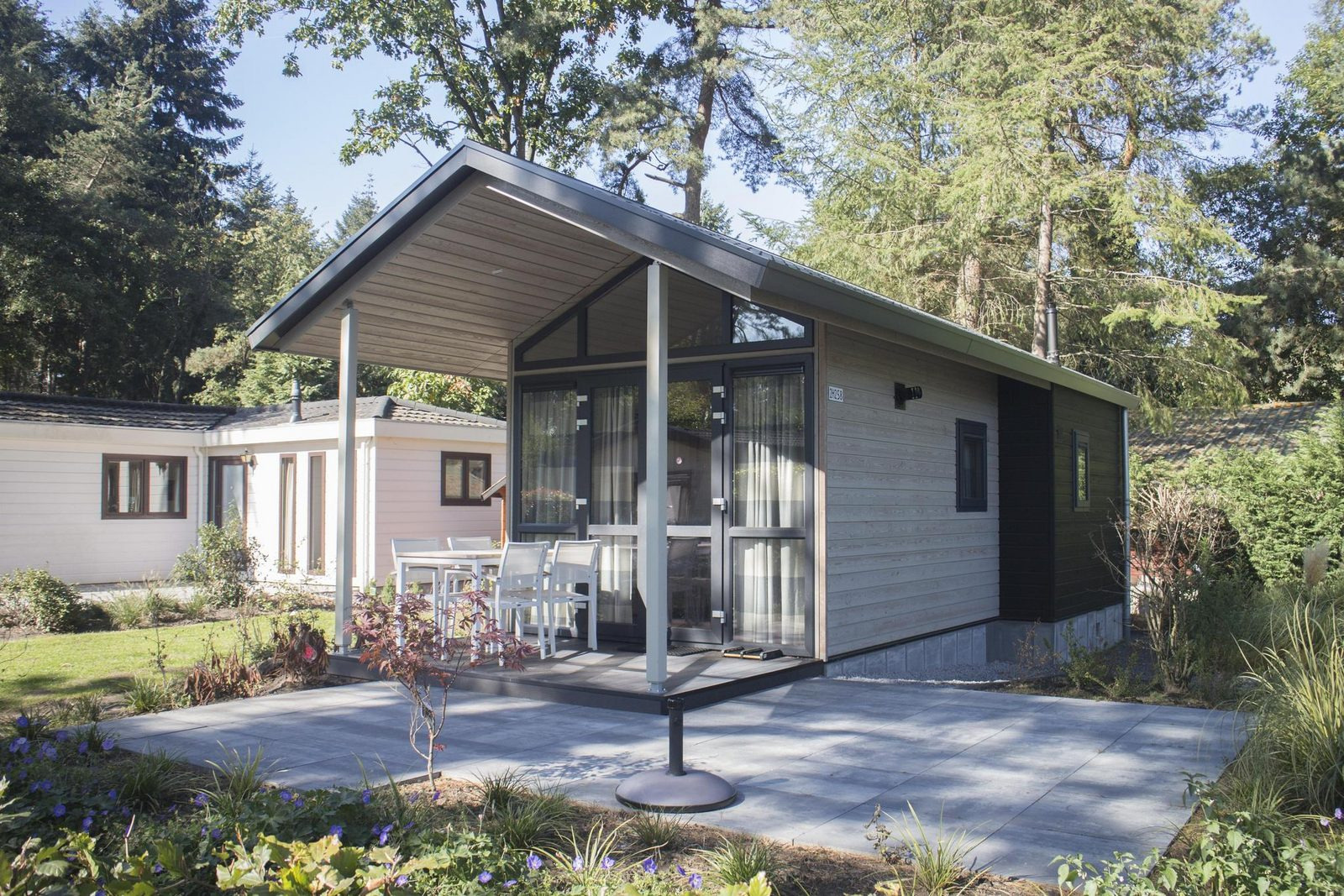 Moderne 4 persoons Tiny House op een prachtig vakantiep