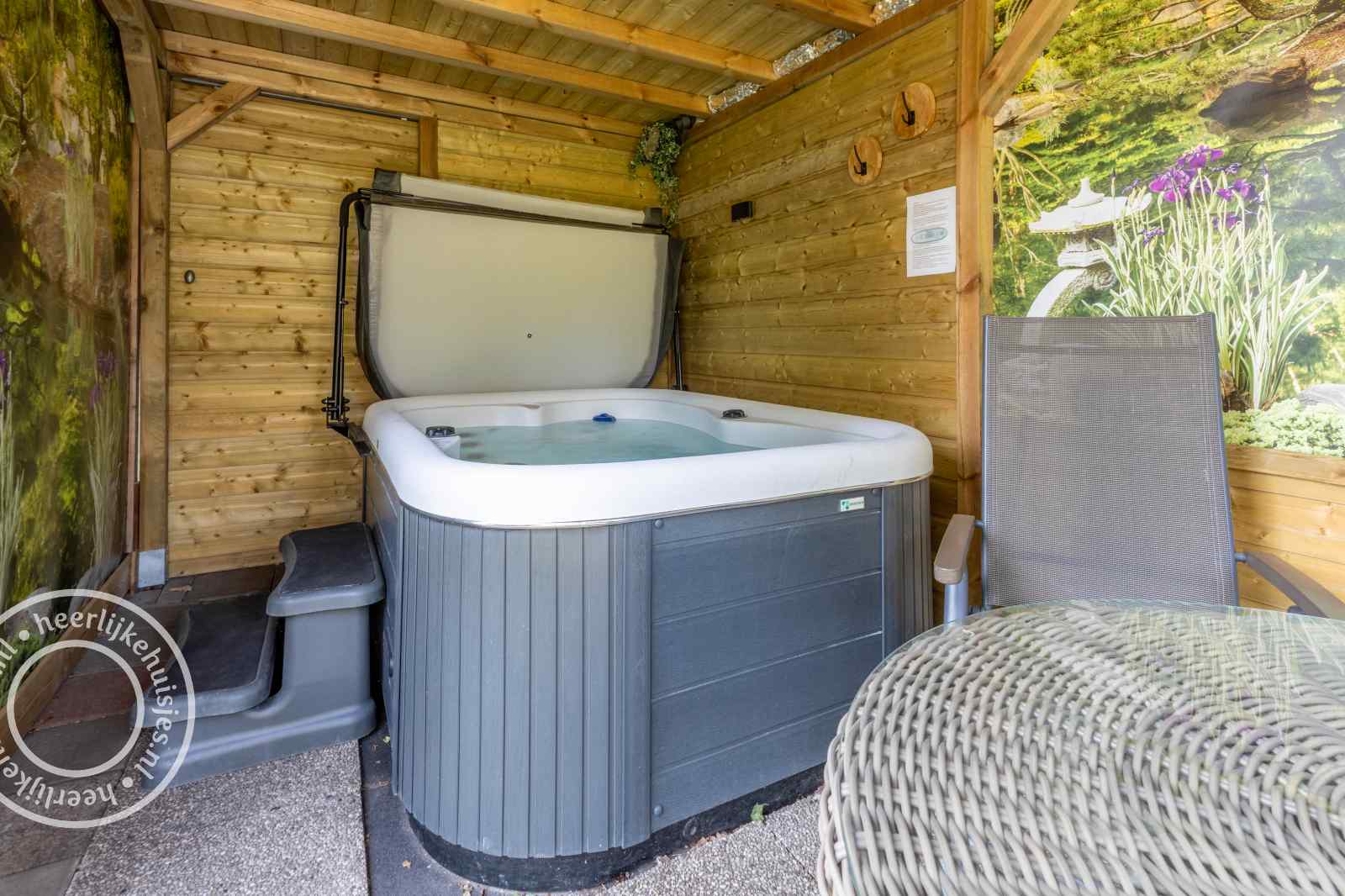 gezellige-2-persoons-chalet-met-bubbelbad-en-sauna-op-een-unieke-locatie-op-de-veluwe