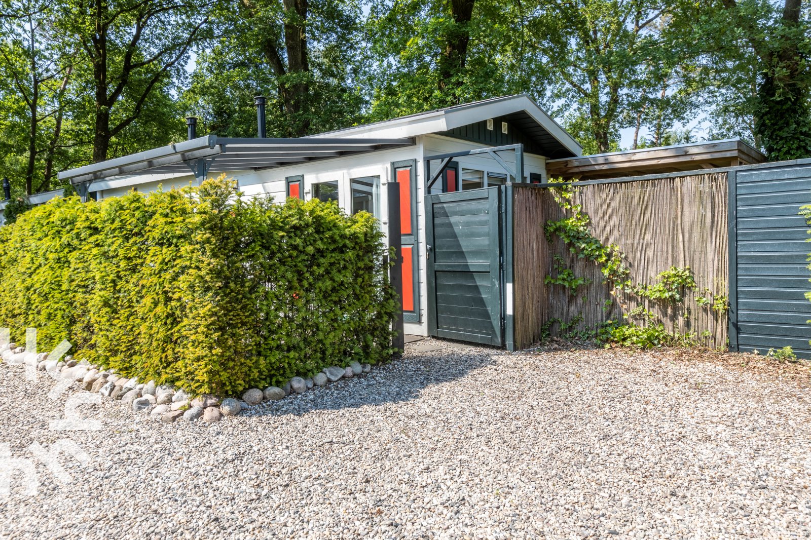 gezellige-2-persoons-chalet-met-bubbelbad-en-sauna-op-een-unieke-locatie-op-de-veluwe