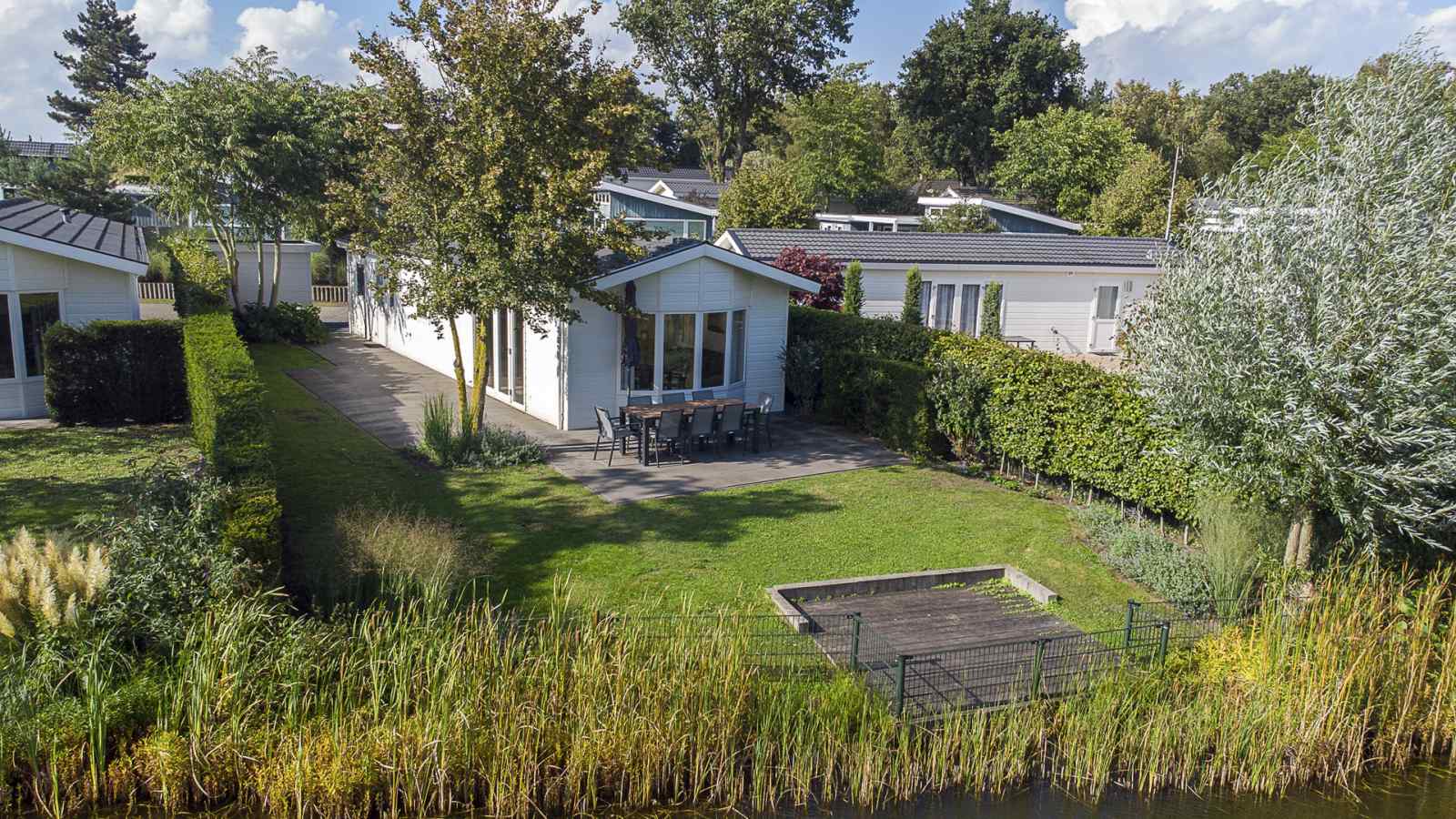 Mooi 8 persoons chalet in Nunspeet op een park aan het Veluwemeer