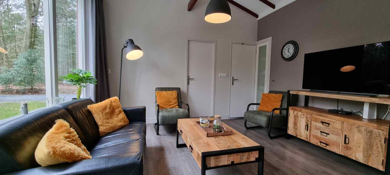 luxe-4-persoons-vakantiehuis-met-bubbelbad-in-de-bossen-nabij-epe-op-de-veluwe