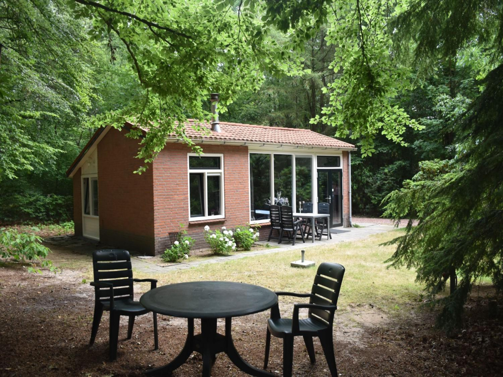 luxe-4-persoons-vakantiehuis-met-bubbelbad-in-de-bossen-nabij-epe-op-de-veluwe