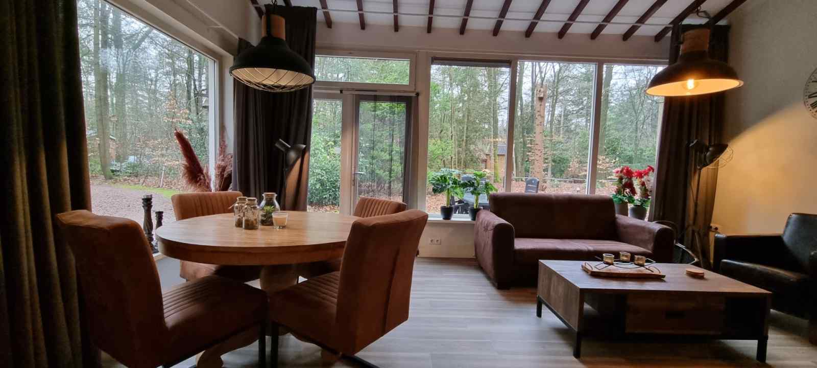 luxe-4-persoons-vakantiehuis-met-bubbelbad-in-de-bossen-nabij-epe-op-de-veluwe