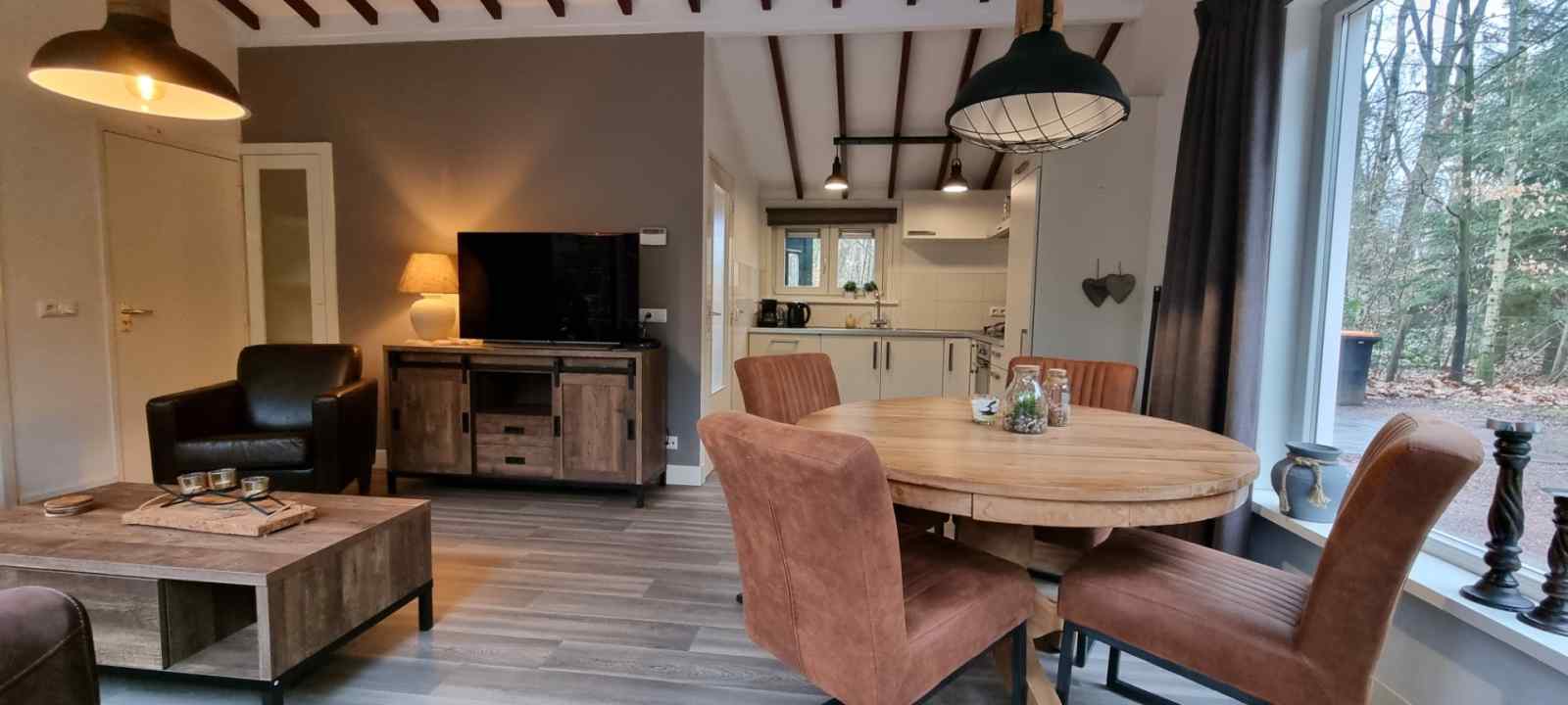 luxe-4-persoons-vakantiehuis-met-bubbelbad-in-de-bossen-nabij-epe-op-de-veluwe