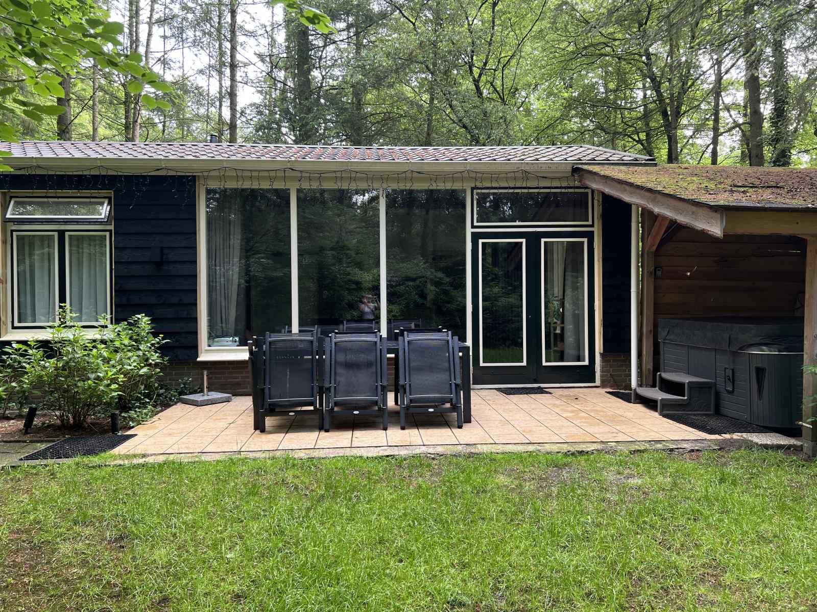 luxe-vakantiehuis-geschikt-voor-4-volwassenen-en-2-kinderen-met-bubbelbad-op-de-veluwe