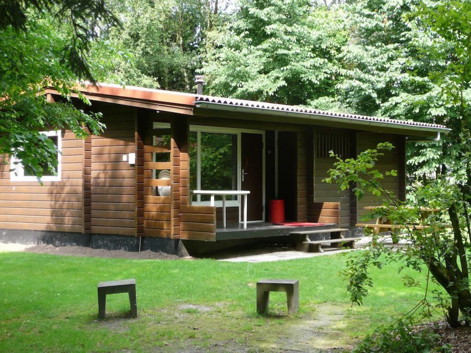 Zes persoons Finse bungalow aan de rand van het bos