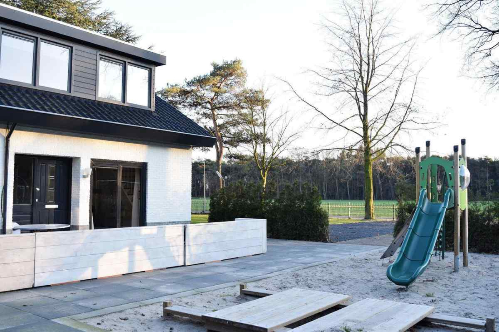 zeer-luxe-24-persoons-groepsaccommodatie-op-de-veluwe