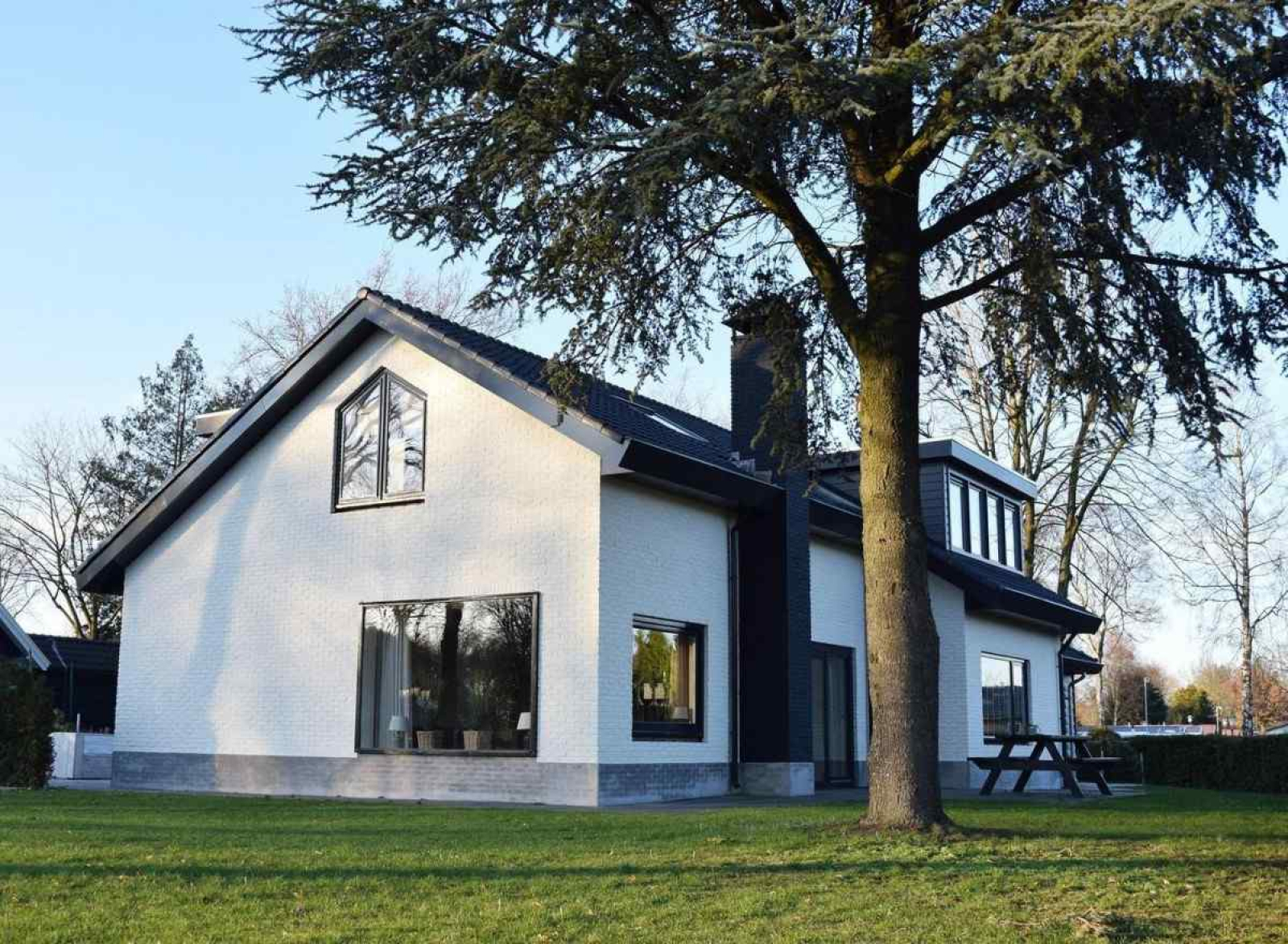 zeer-luxe-24-persoons-groepsaccommodatie-op-de-veluwe