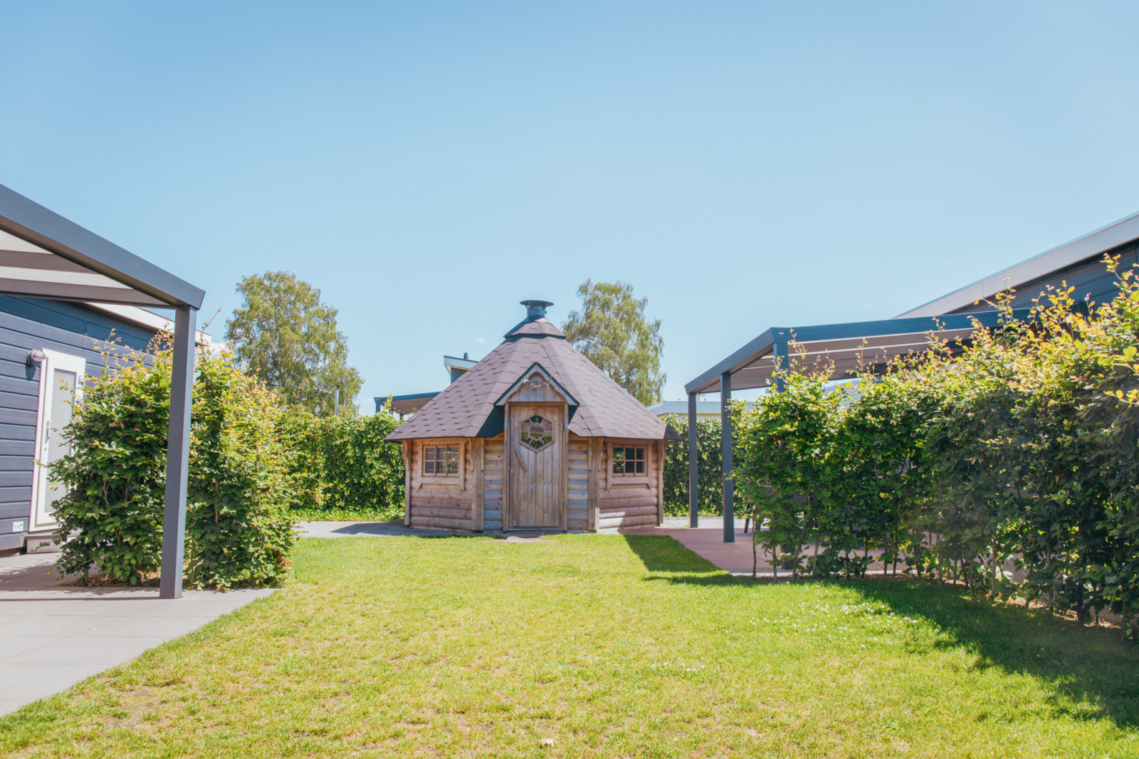 Twee luxe 6 persoons lodges met eigen grillhut op de Ve