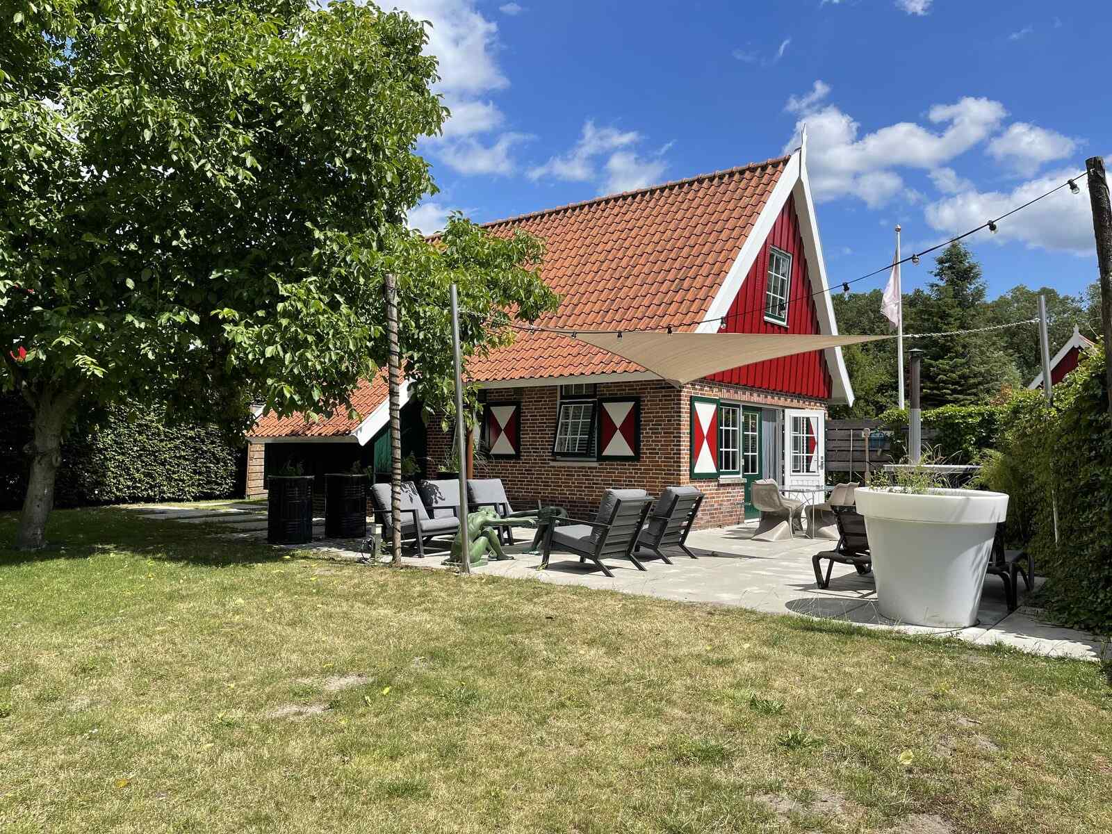 Luxe 5 persoons vakantiehuis met hottub en Finse sauna 