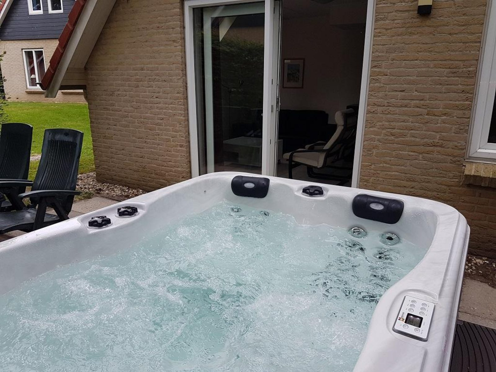 4-persoons-wellness-vakantiehuis-met-bubbelbad-en-sauna-in-westerbork