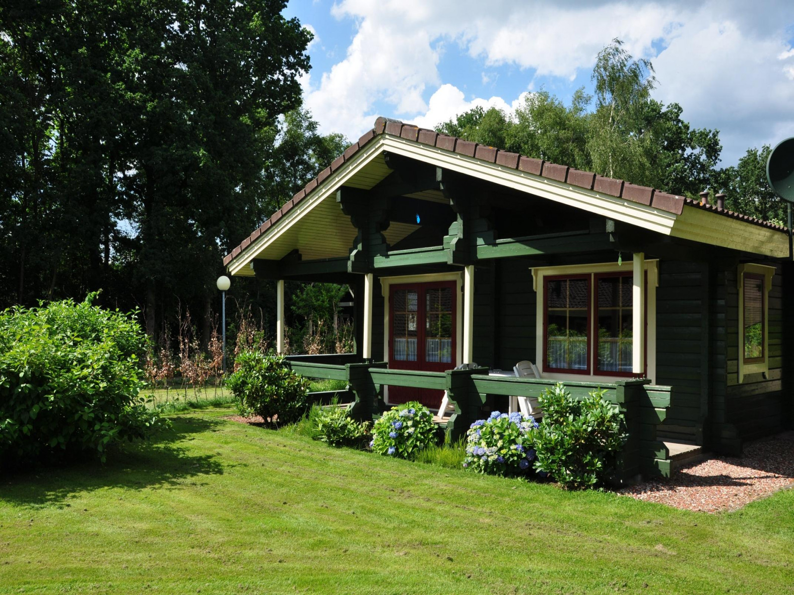 Prachtige 6 persoons Finse bungalow in Drenthe.