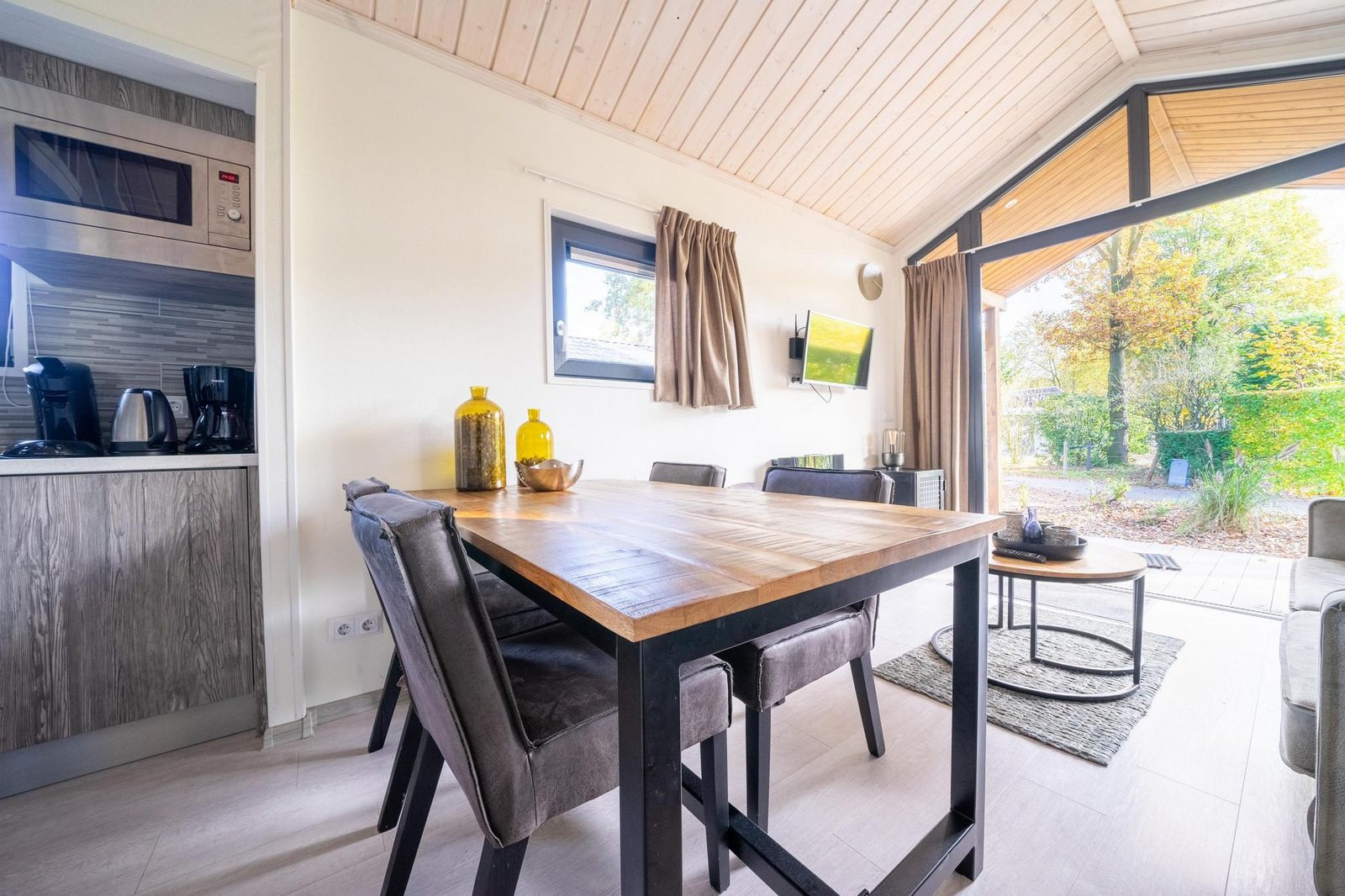 knus-tiny-house-voor-4-personen-in-bosrijk-gebied