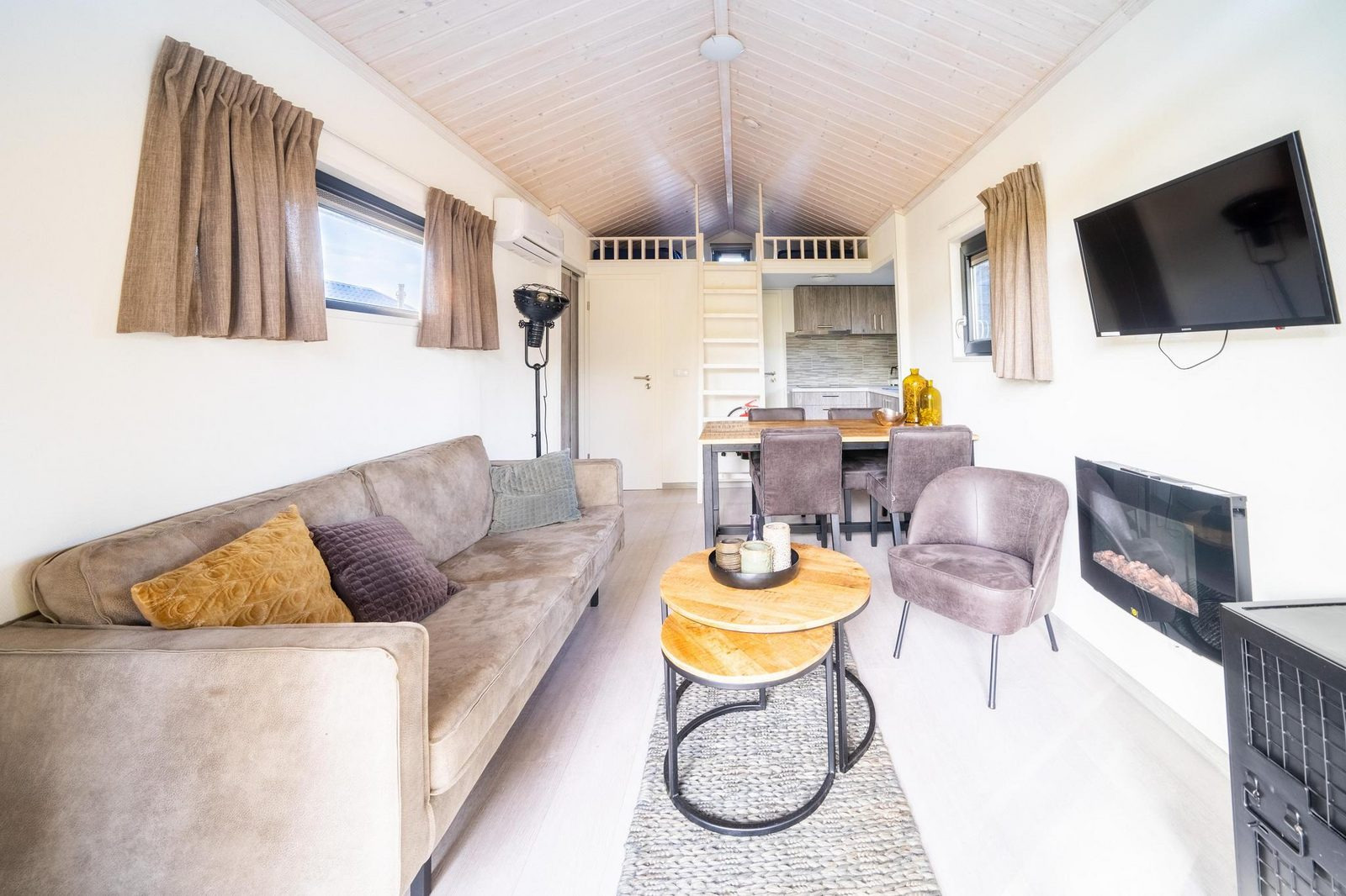 knus-tiny-house-voor-4-personen-in-bosrijk-gebied