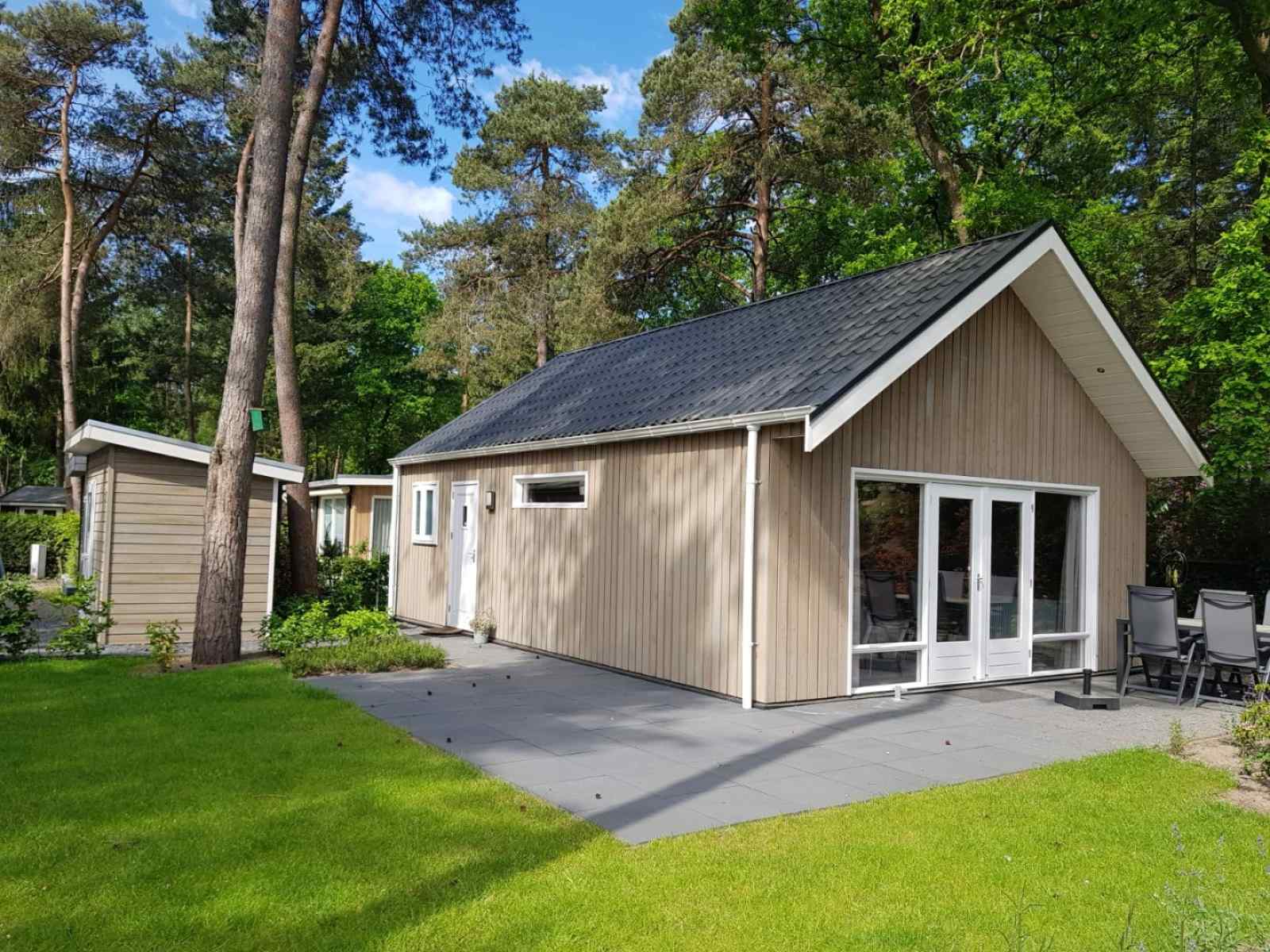 Mooi 4 persoons chalet op de Veluwe nabij Hoenderloo