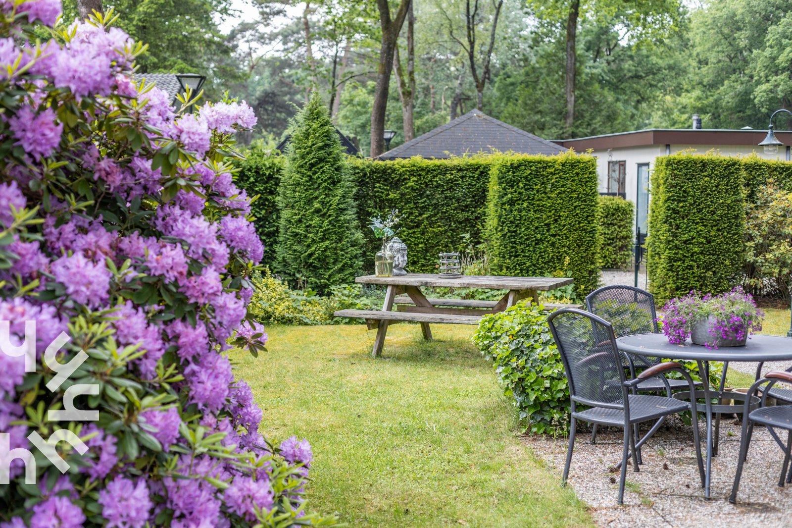 5-persoons-bungalow-met-omheinde-tuin-en-privacy-op-de-veluwe-met-een-zwembad-op-het-park