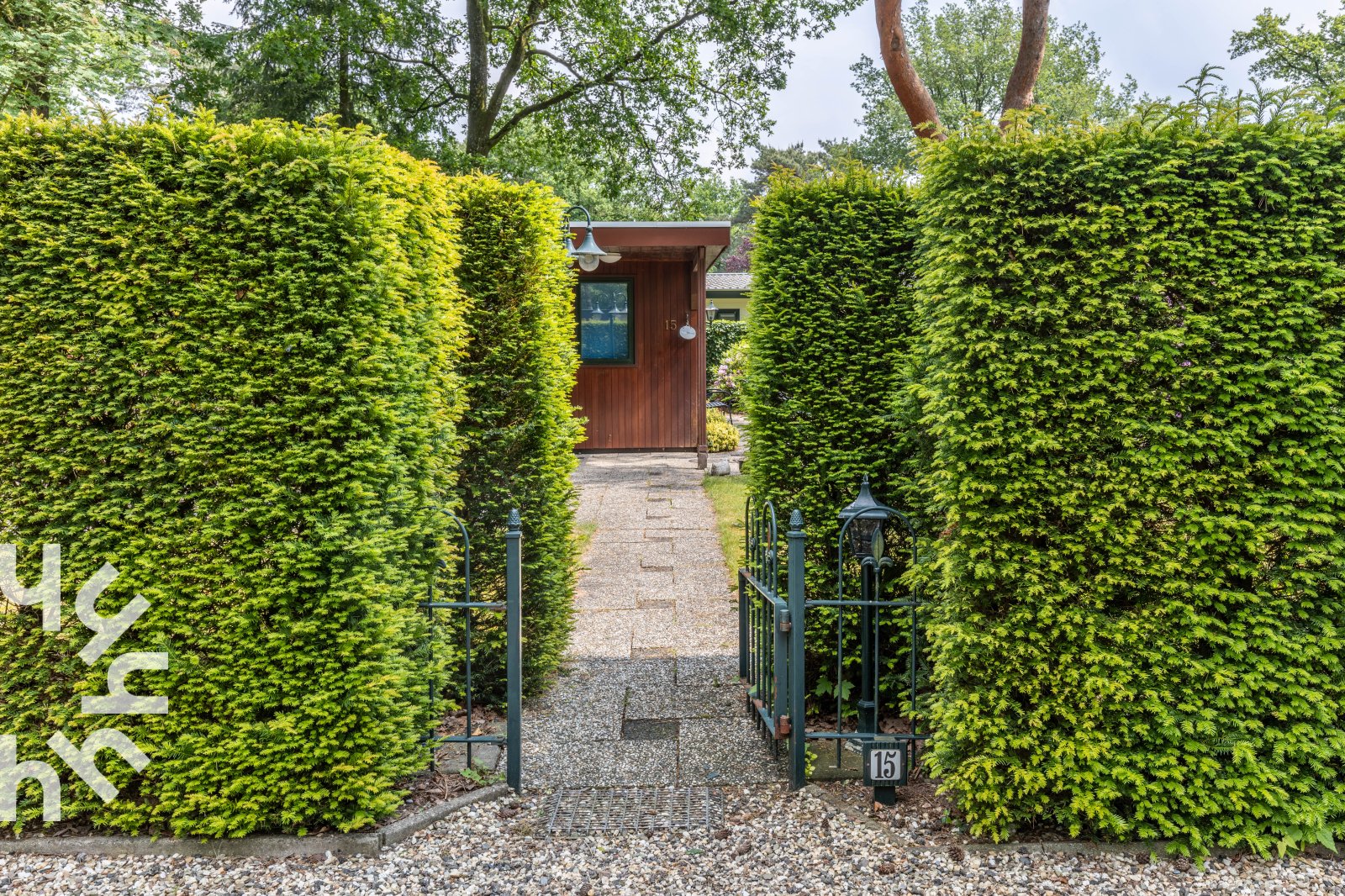 5-persoons-bungalow-met-omheinde-tuin-en-privacy-op-de-veluwe-met-een-zwembad-op-het-park