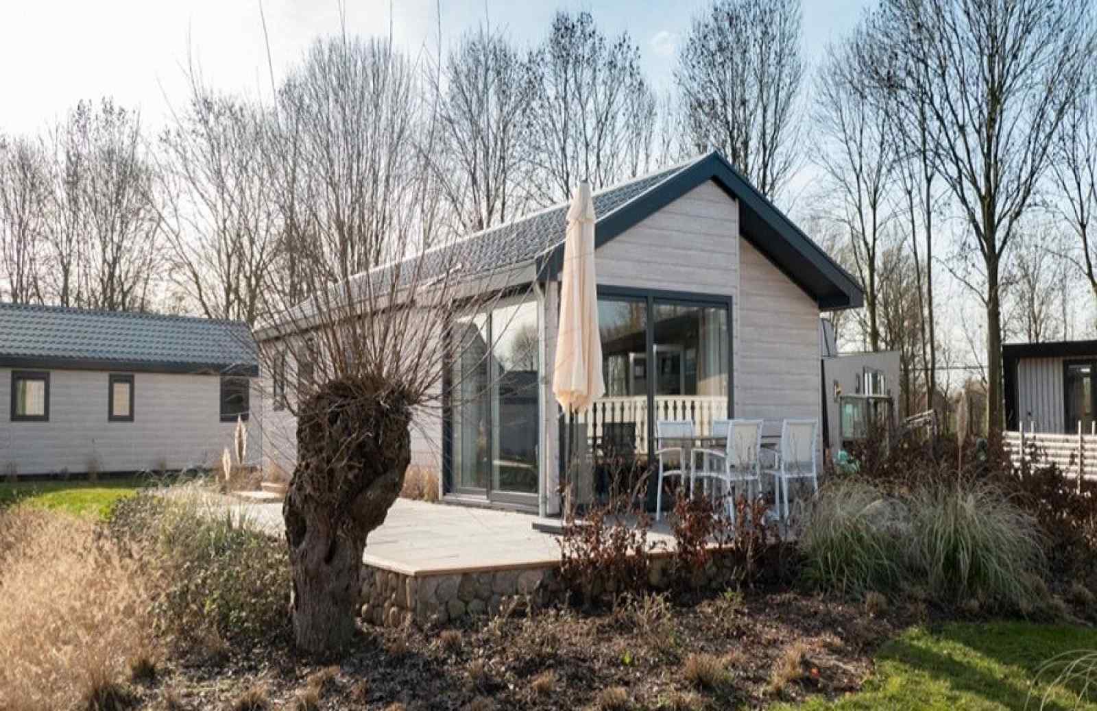 knus-4-persoons-chalet-op-een-vakantiepark-aan-de-maas