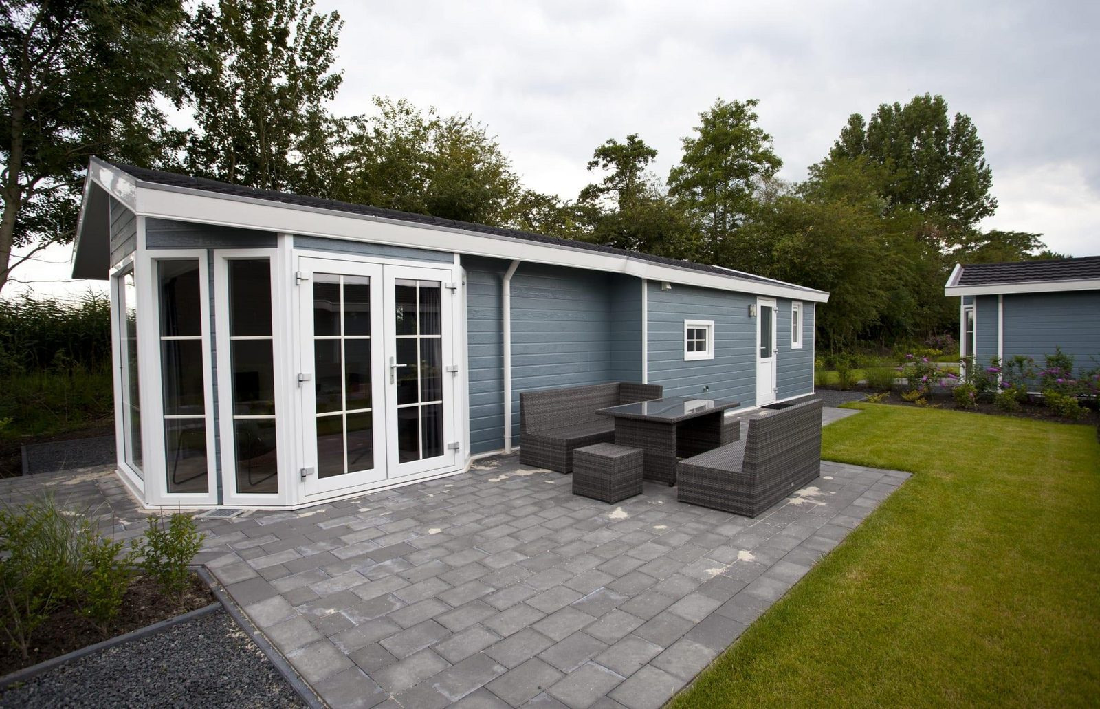 6-persoons-chalet-op-vakantiepark-dat-gelegen-is-aan-het-water