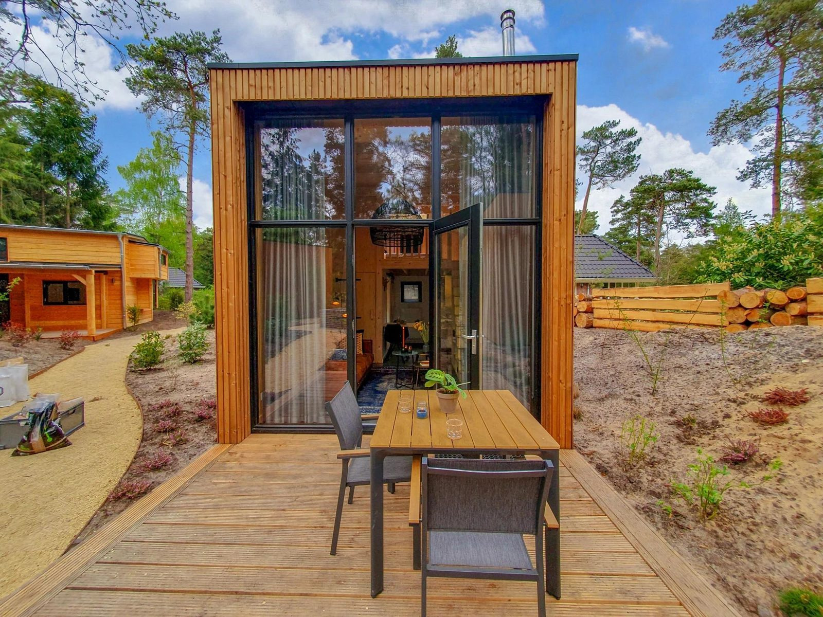 2 persoons Tiny House op vakantiepark gelegen tussen de bossen