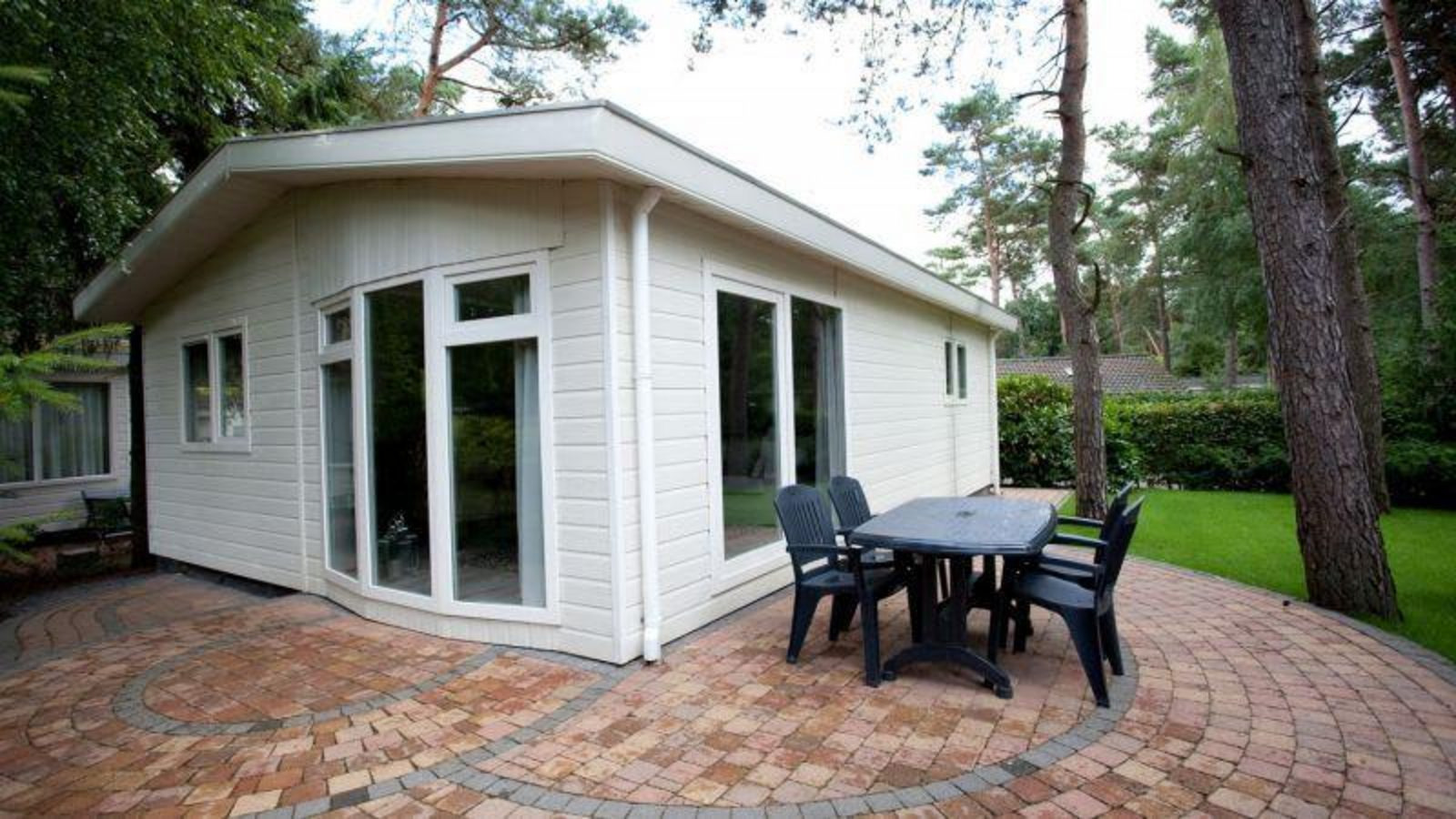 6-persoons-vakantiehuis-op-vakantiepark-beekbergen-omringd-door-de-natuur