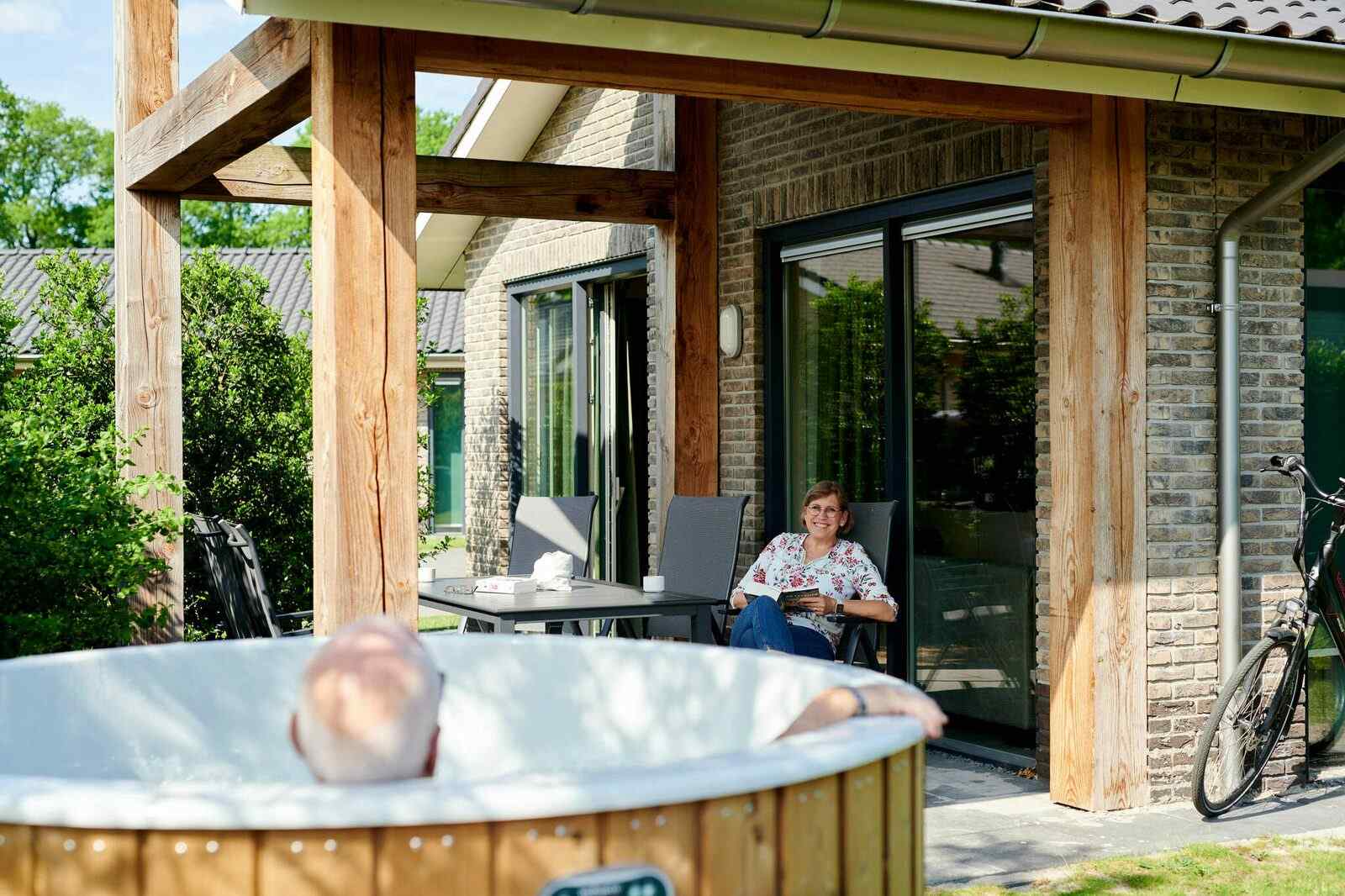 luxe-4-persoons-geschakeld-vakantiehuis-met-bubbelbad-op-de-veluwe