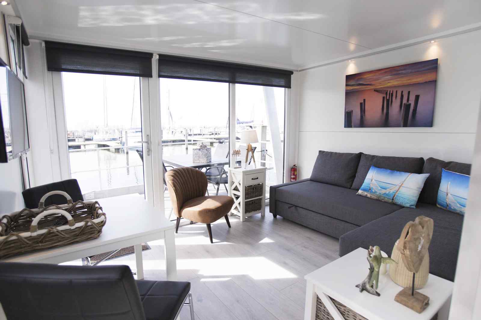 deze-prachtige-6-persoons-waterlodge-ligt-in-marina-muiderzand-in-almere