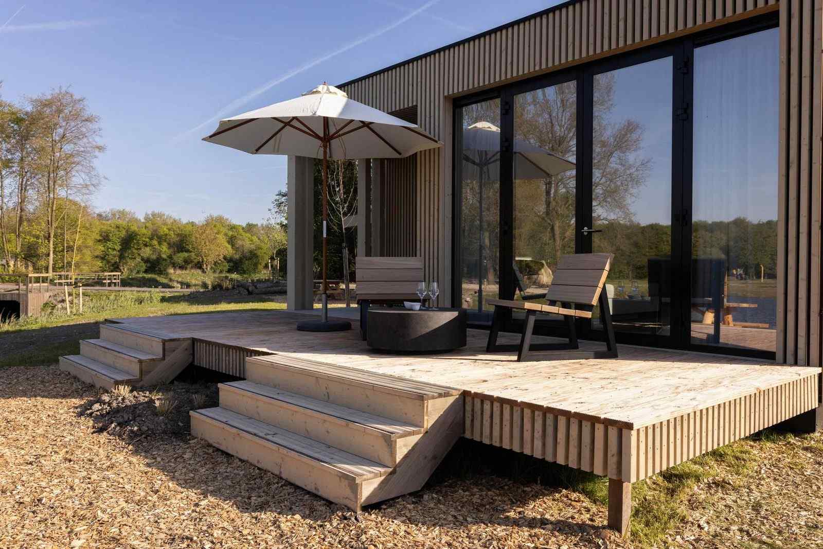 heerlijke-6-persoons-lodge-met-hottub-nabij-zeewolde-in-het-horsterwold