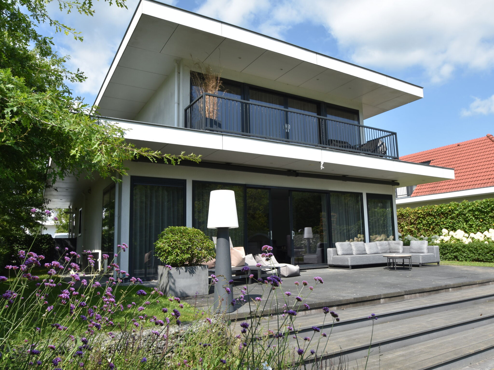 Villa voor 10 personen met buitenspa en buitensauna op vakantiepark vlakbij Harderwijk — groepsaccommodatie in Zeewolde
