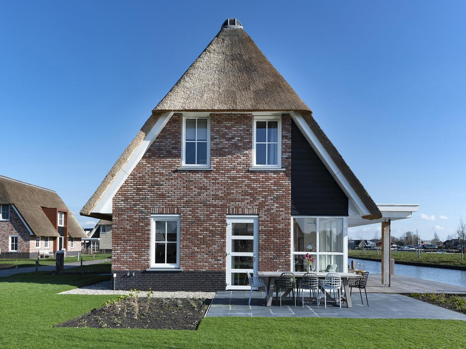 Luxe 8 persoons villa aan het Tjeukemeer in Friesland