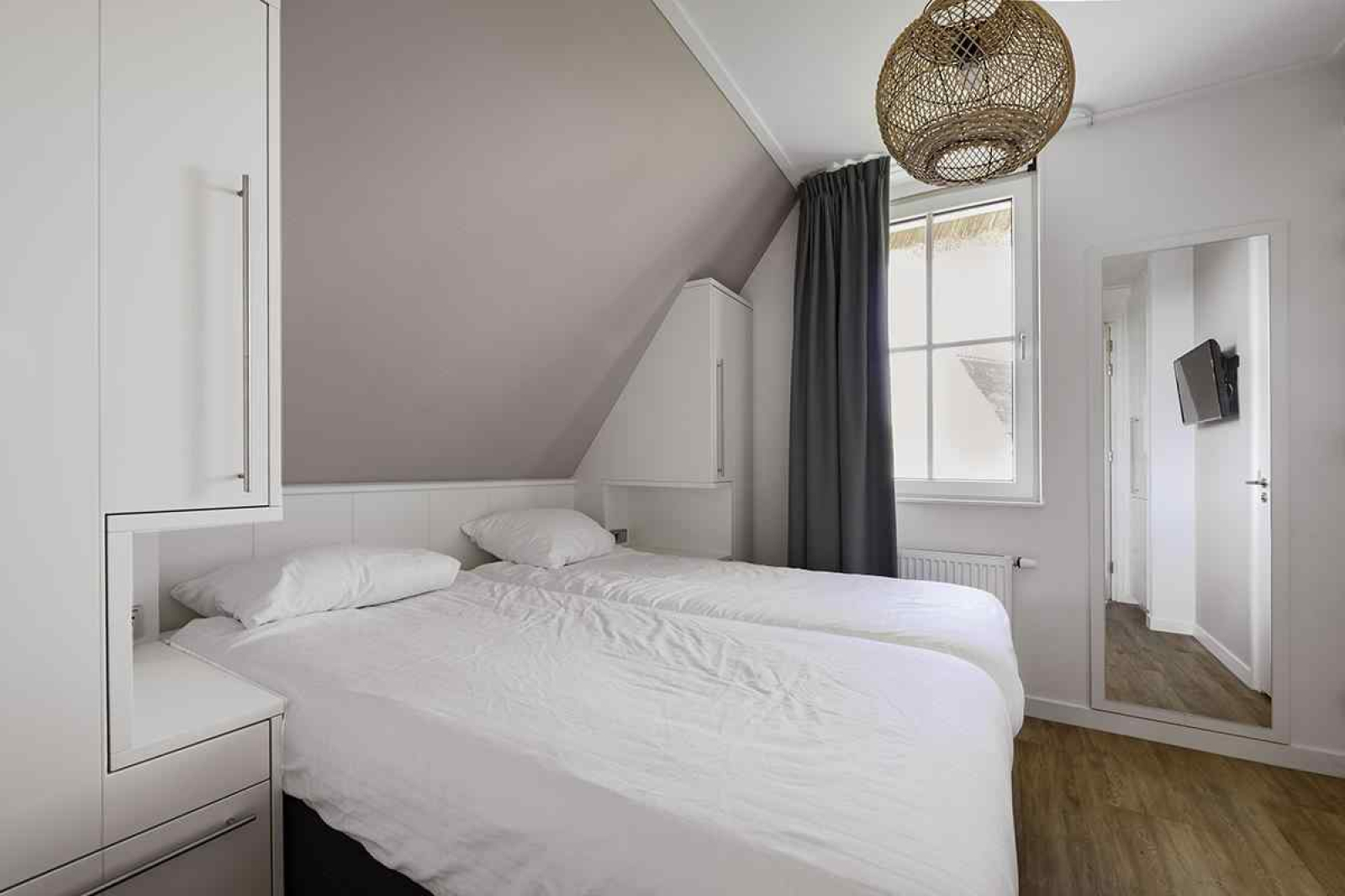 luxe-8-persoons-villa-aan-het-tjeukemeer-in-friesland