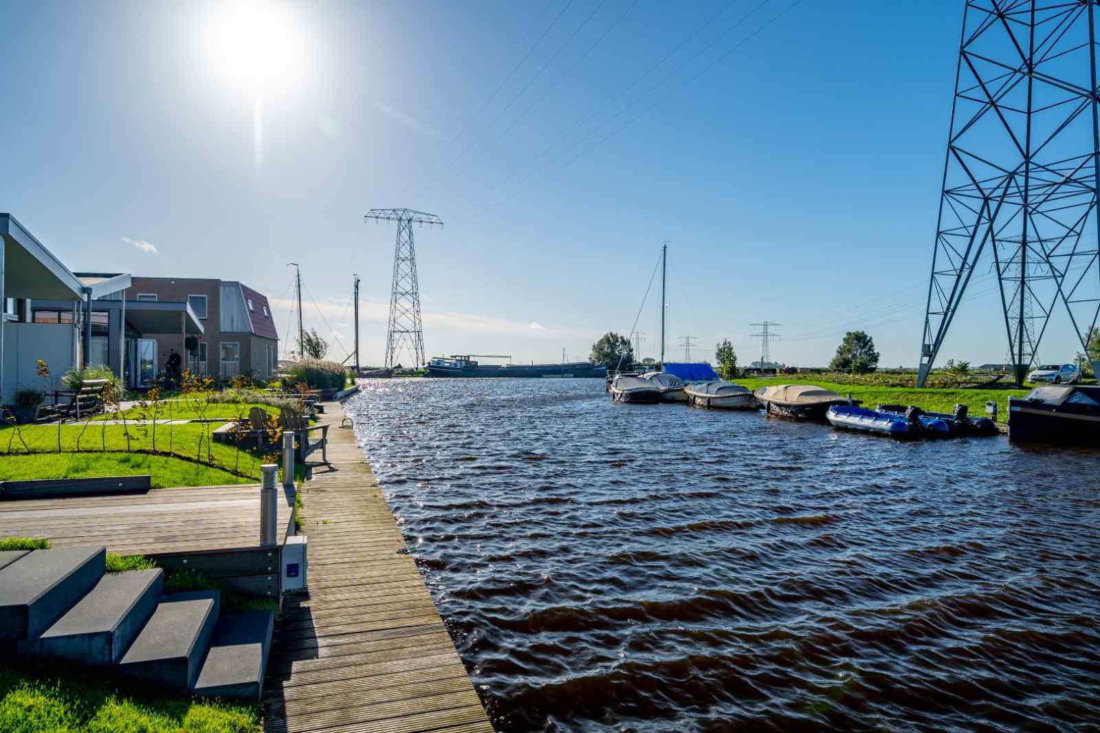 heerlijk-en-gelijkvloerse-4-persoons-vakantielodge-aan-het-water