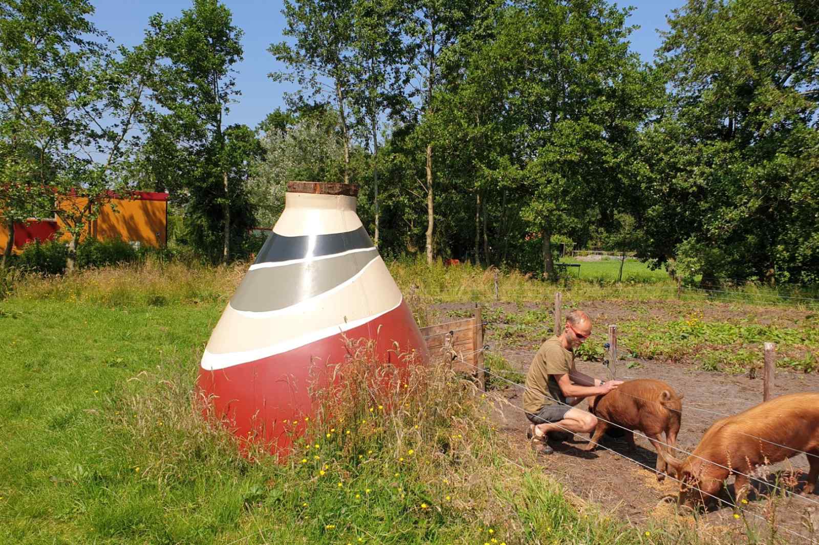 prachtige-7-persoons-woonboerderij-met-grote-tuin-en-vrij-uitzicht-in-friesland