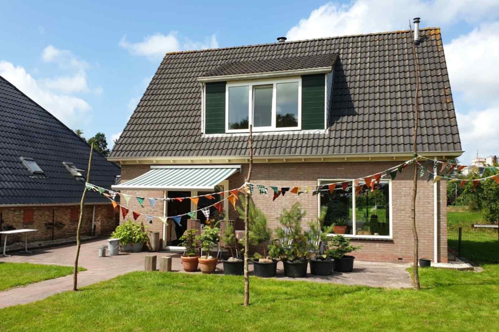 prachtige-7-persoons-woonboerderij-met-grote-tuin-en-vrij-uitzicht-in-friesland